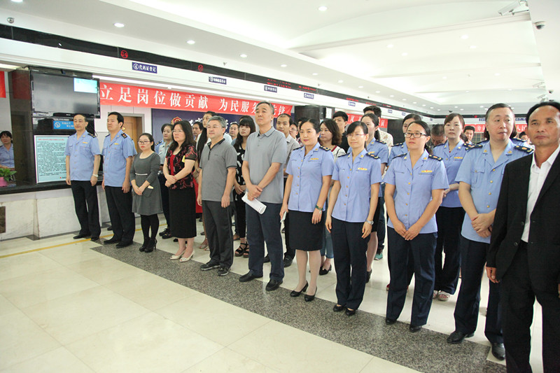 鄭州市工商局頒發(fā)全市首張“三證合一、一照一碼”營(yíng)業(yè)執(zhí)照